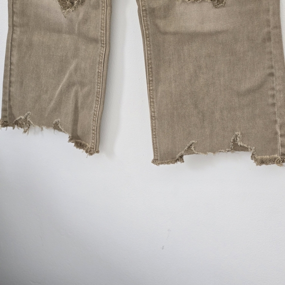 NWT Zenana Mid-Rise Straight Distressed Knee and Hem Cropped Jeans size 29 - Picture 6 of 11